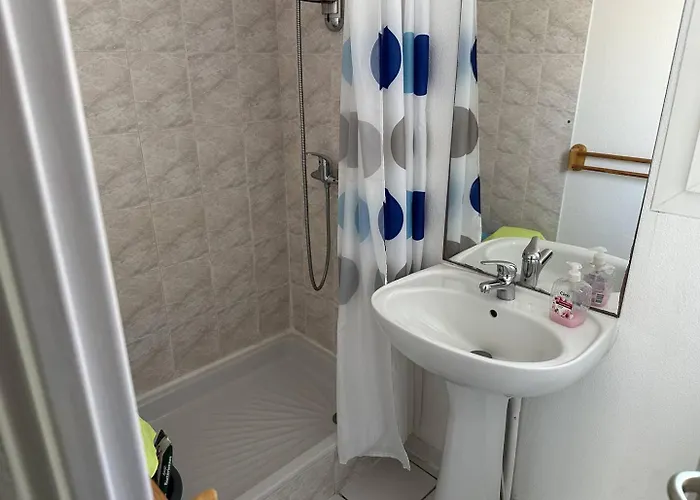Holidayland 239 T3 Mezzanine 8 Couchages Climatise Avec Veranda 纳博讷普拉日